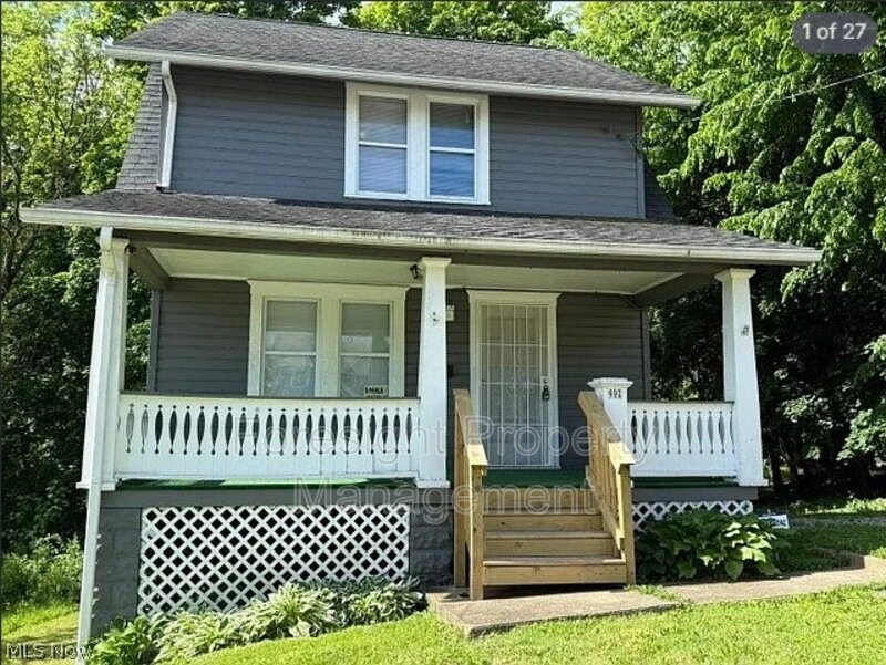 Akron House: 692 West Thornton Street