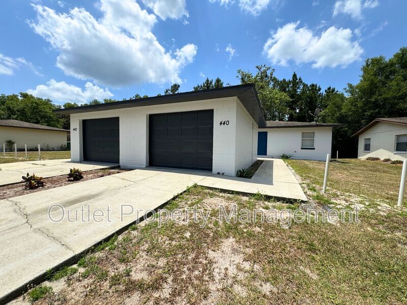 DeLand House: 440 S Hill Avenue