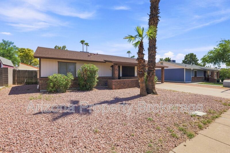 Mesa House: 1403 N. Markdale