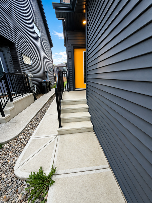 Edmonton House: 1240 Plum Bend SW