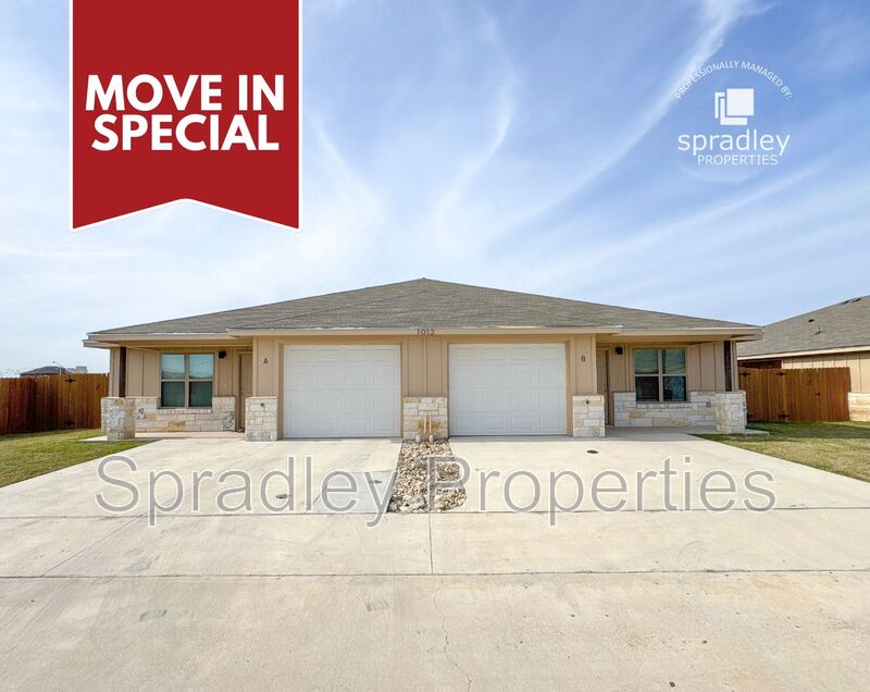 Belton Townhome: 1012B Llano Ct