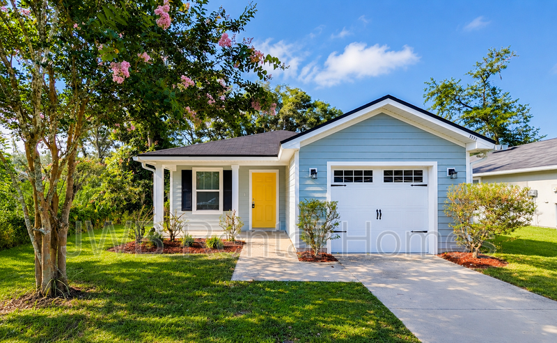 Jacksonville House: 8630 Buttercup St