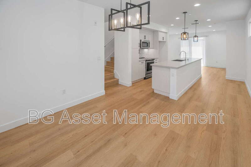 Oakland Townhome: 3909 Wattling St