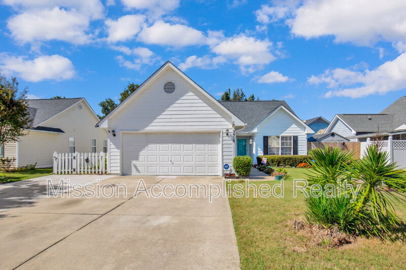 Fayetteville House: 3918 Red Oak Drive