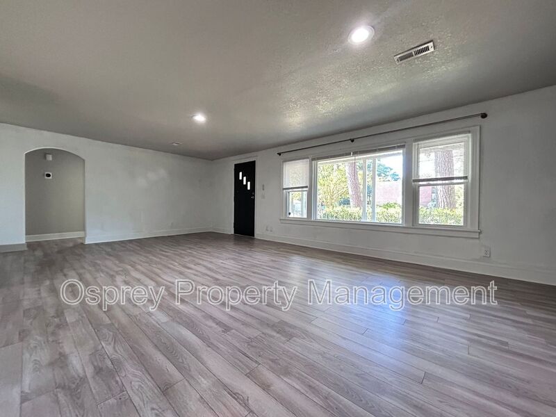 Stylish Ranch home with Expansive Yard in Prime Location! 