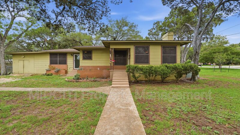 New Braunfels House: 1079 Canyon Dr