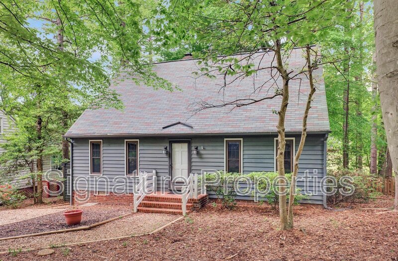 Midlothian House: 4500 Heritage Woods Ln