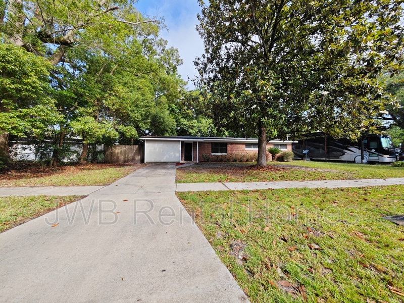 Jacksonville House: 2228 Betsy Dr