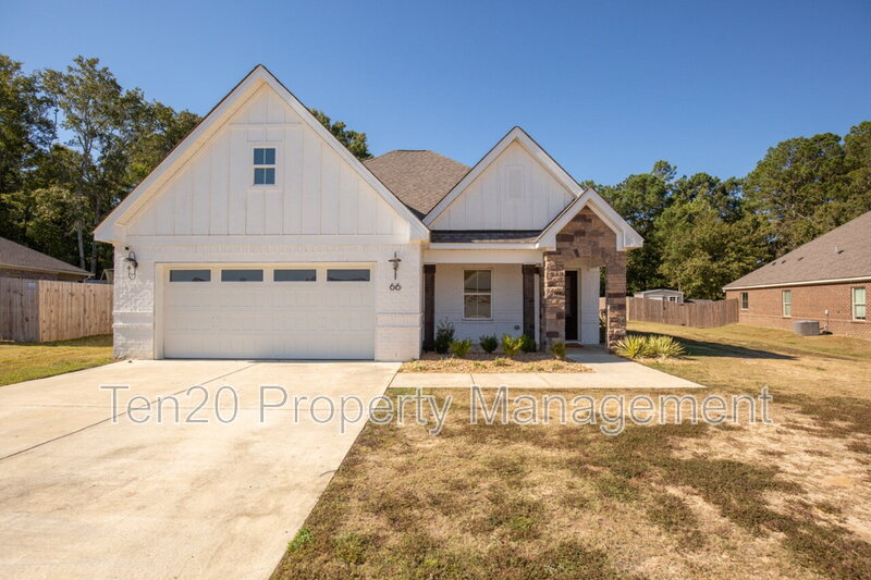 Smiths Station House: 66 Quail Run Ave