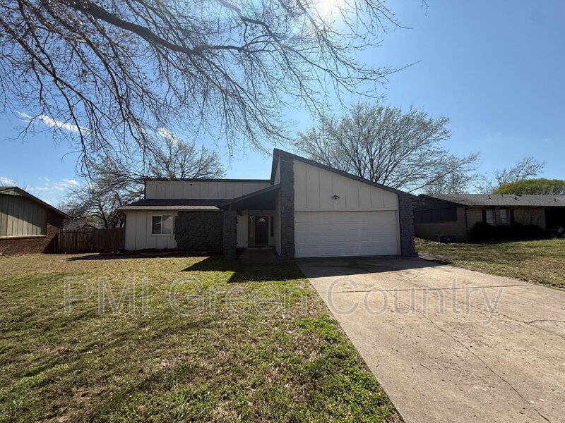 Broken Arrow House: 801 W Vicksburg St