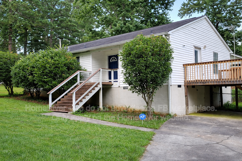 Lexington House: 224 Harmon St