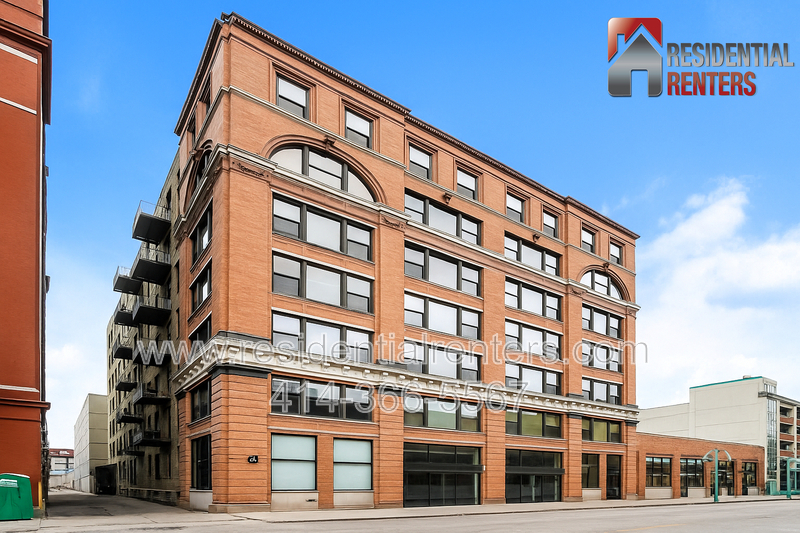 Milwaukee Condo: 239 E Chicago Street