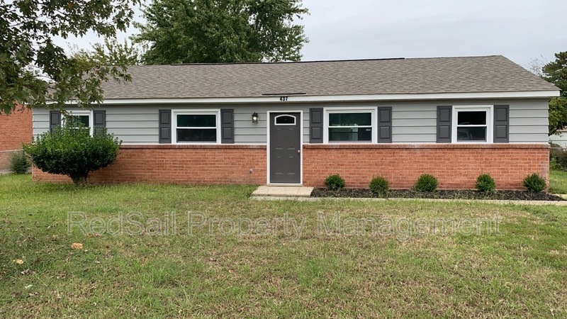 Hampton House: 437 Fox Hill Rd