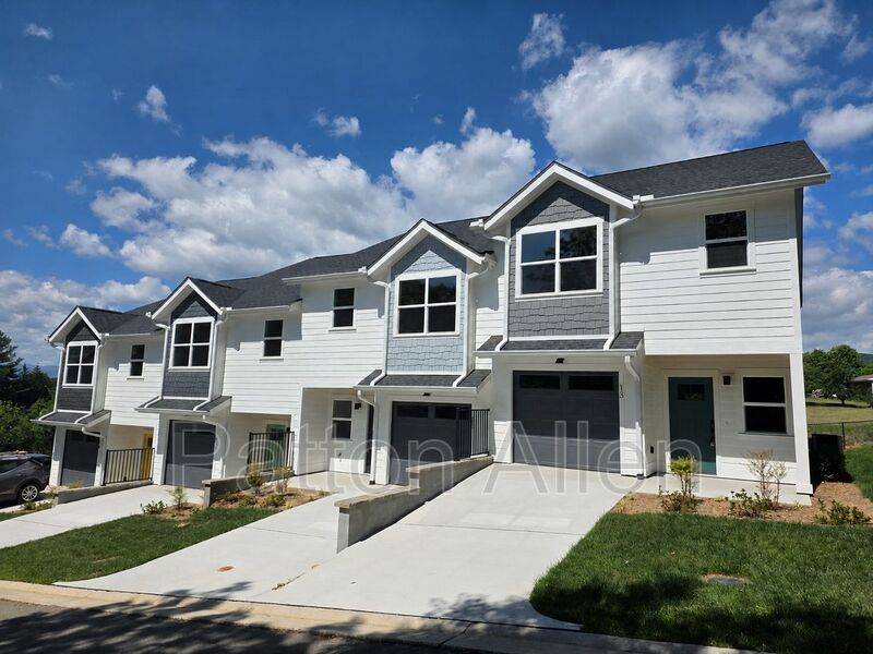 Asheville Townhome: 19 Bolton