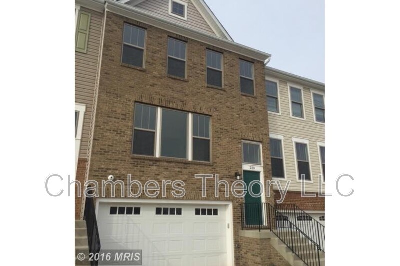 Leesburg House: 220 Natural Ter. SW