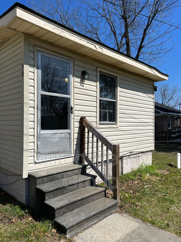 Coats House: 55 W Washington Street
