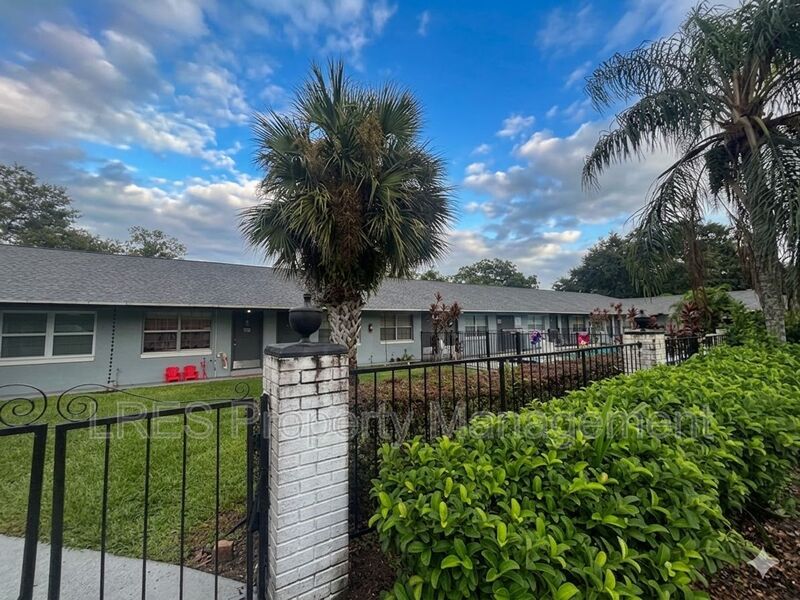 Saint Cloud House: 1031 Columbia Avenue