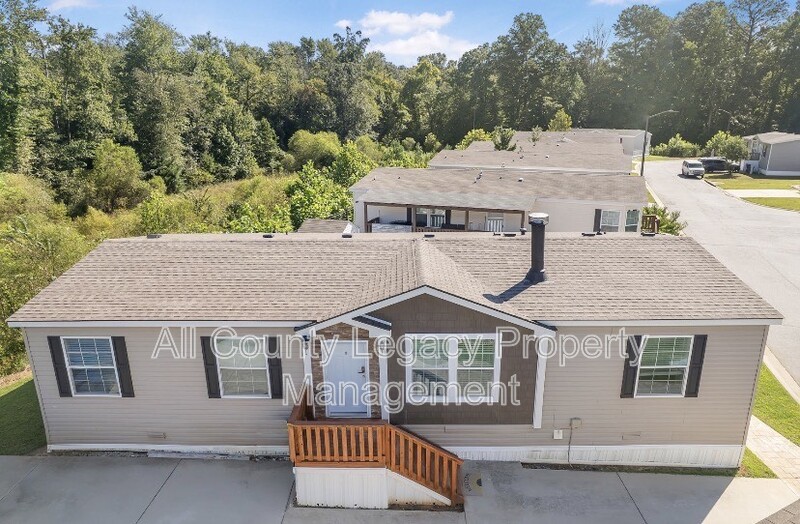 Lawrenceville House: 75 W Cardinal Ln