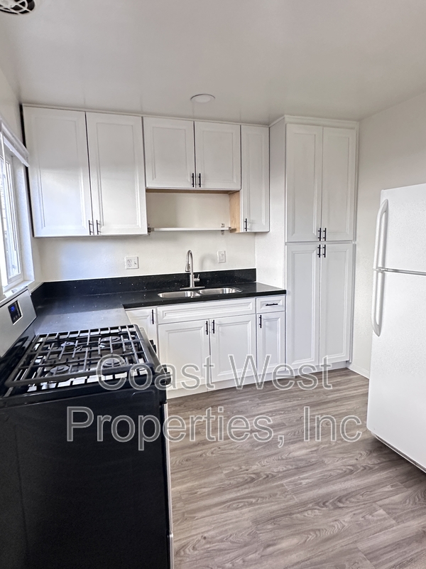 San Diego Condo: 3837 1/2 Kendall Street