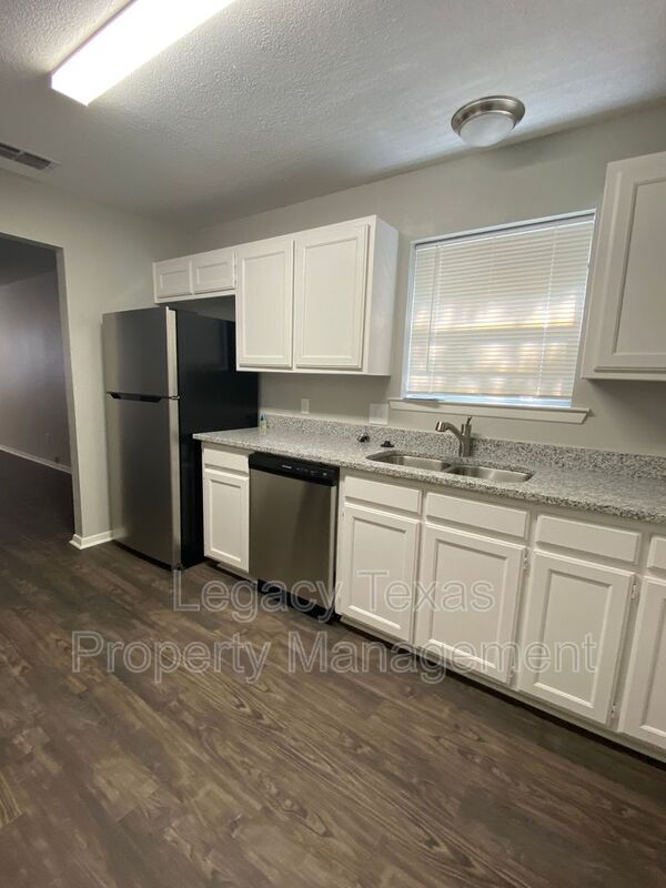 Cleburne Condo: 1302 Berry Dr