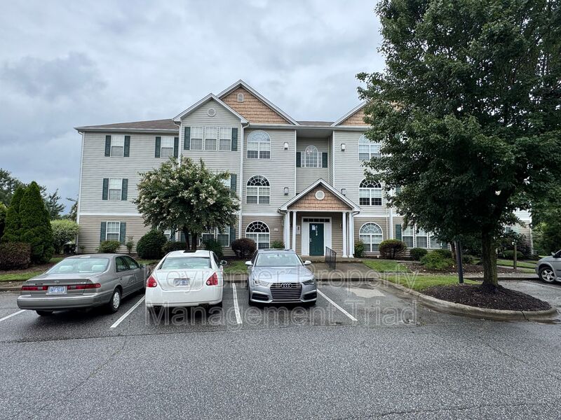 High Point Condo: 6109 Hedgecock Cir.