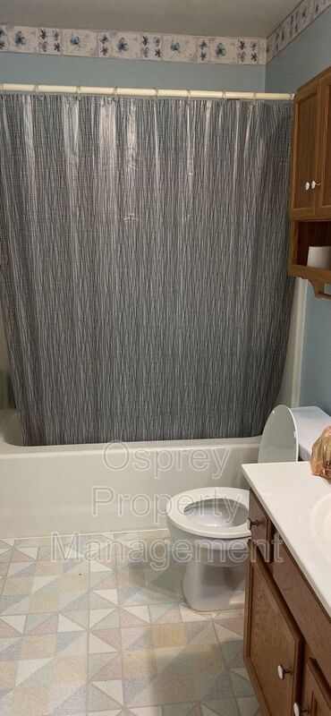 Beautiful wood flooring 4 Bedroom Home!! - Photo 21