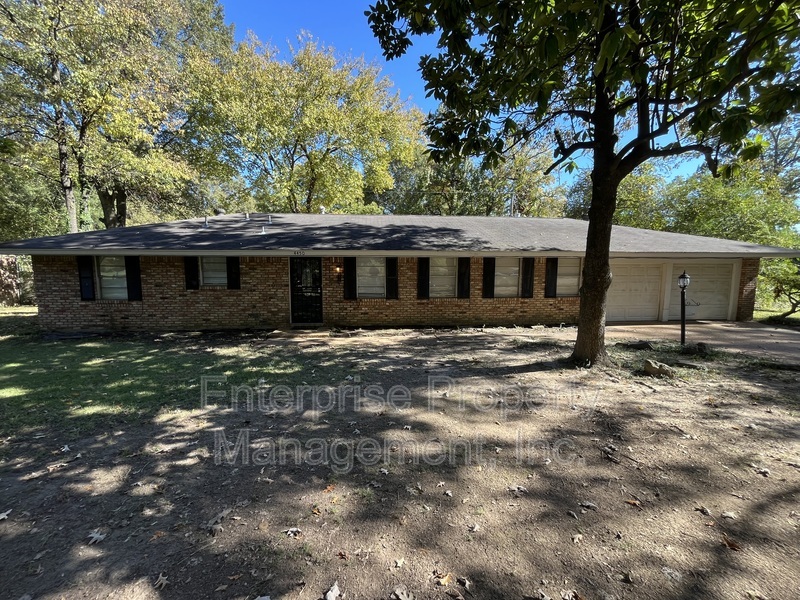 Memphis House: 4450 Tena Dr