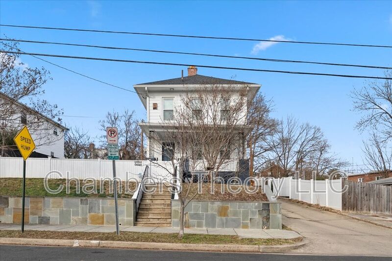 Washington House: 4252 Clay St NE