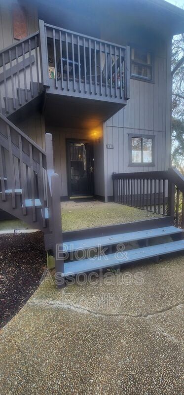 Winston-Salem House: 131 Cedar Cove Lane