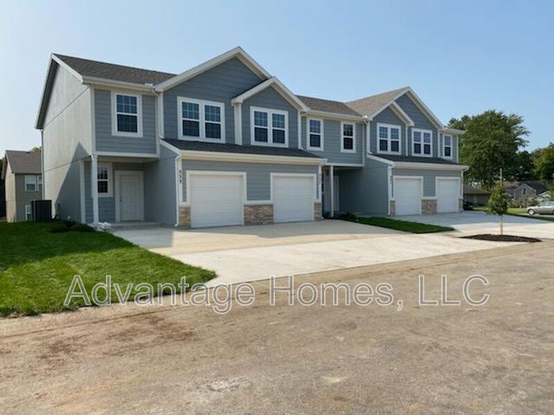 louisburg House: 341 N 5th Ter