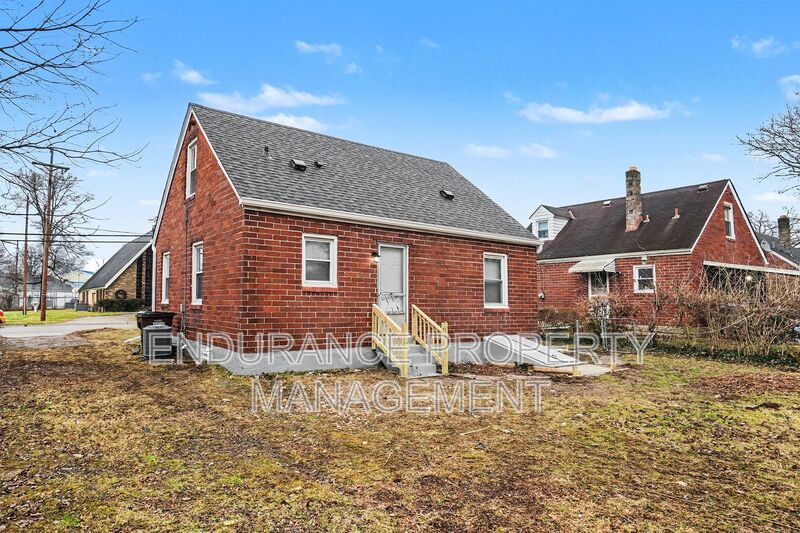 Cincinnati House: 789 Matthews Dr