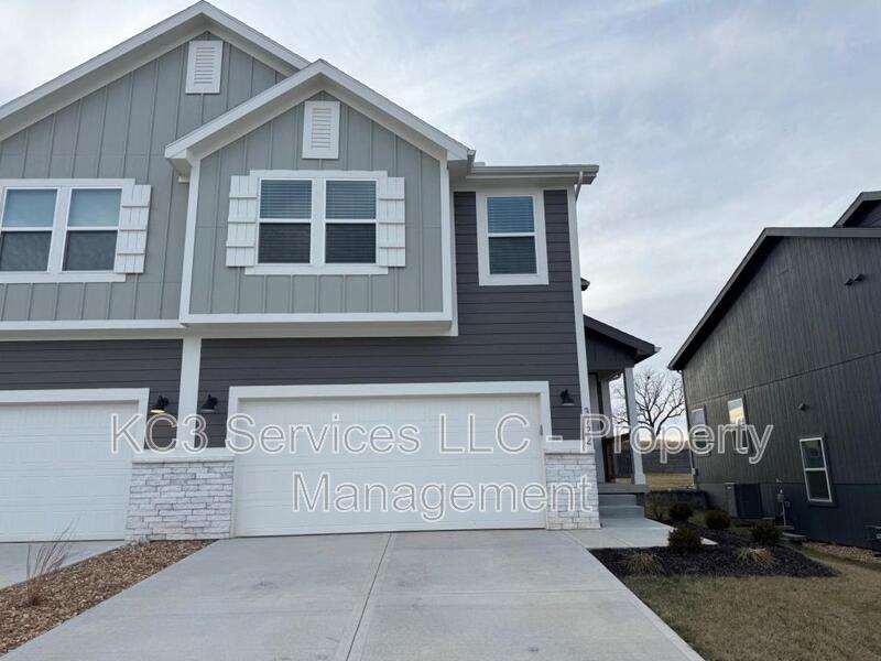 Lee's Summit Townhome: 3722 SW Knoxville Ct
