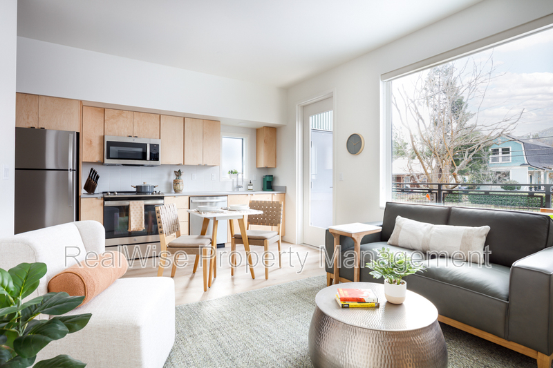 Ashland House: 180 Garfield St