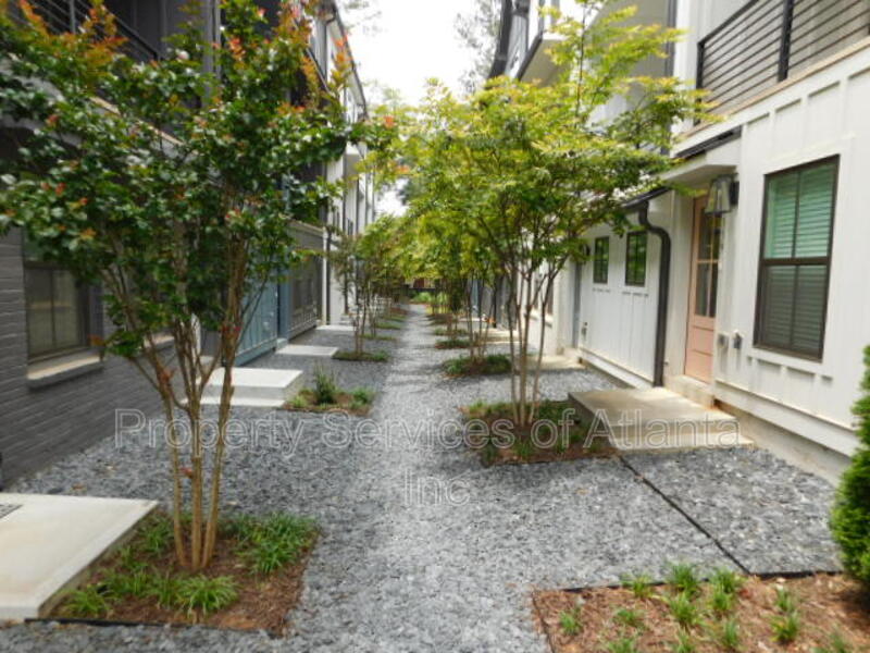 Atlanta House: 139 Pacer Pl