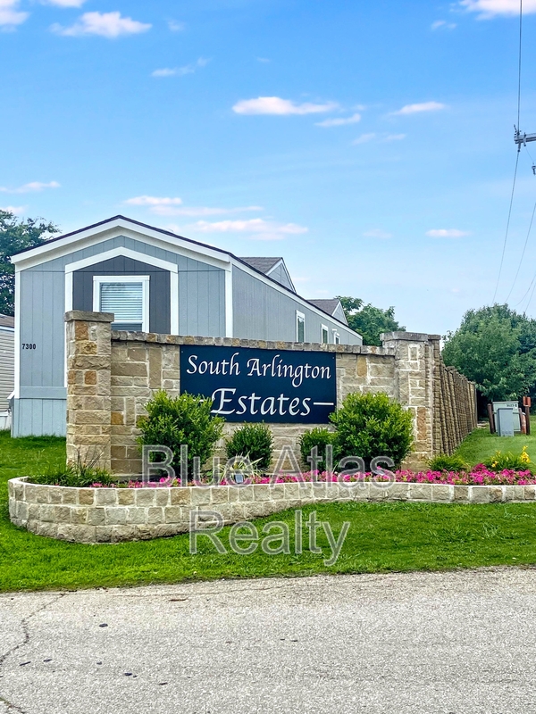 Arlington House: 825 Dawn Light Drive