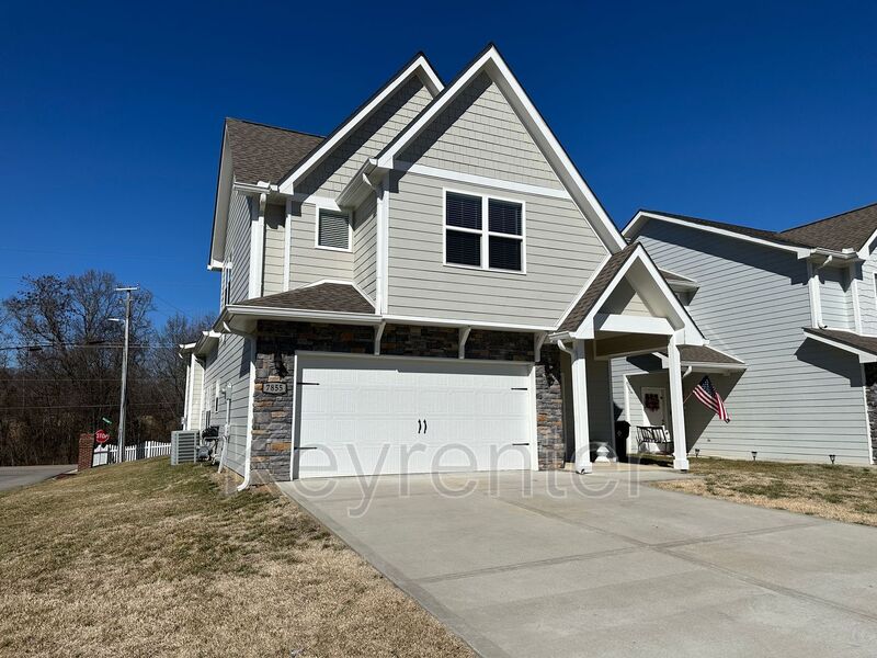 Knoxville House: 7855 Train Station Way