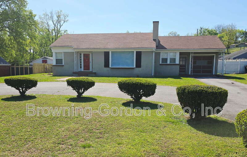 Nashville House: 328 E. Thompson Lane