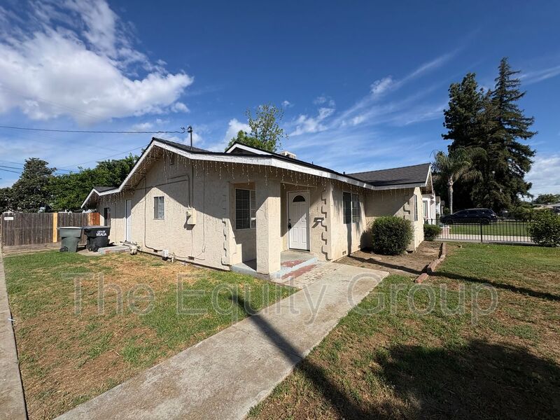 Visalia House: 1101 North Stevenson St