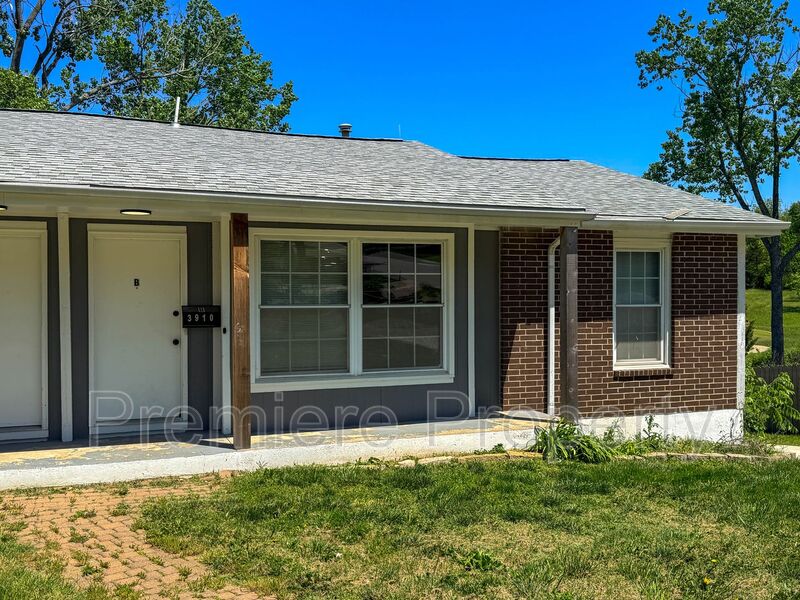Grandview Townhome: 3910 E 123rd Ter