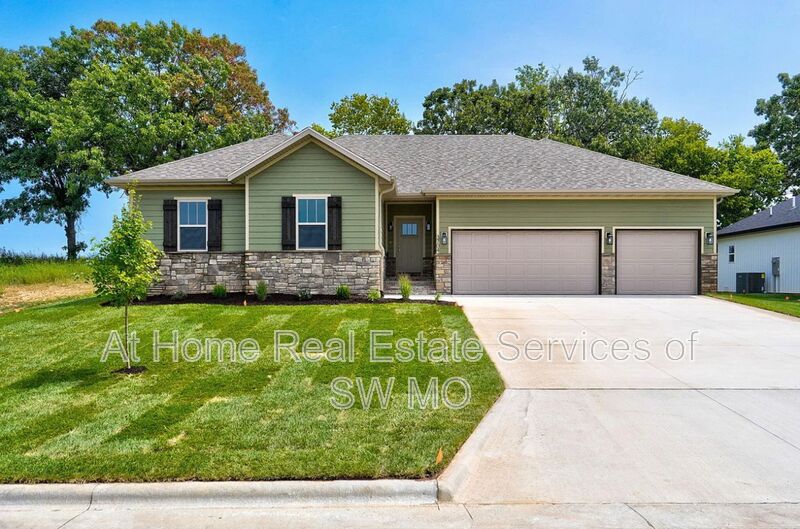 Ozark House: 3704 N Marlin Dr