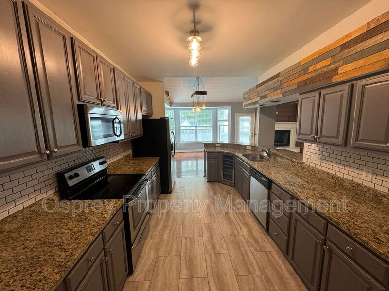 Beautiful 3 Bedroom Single Family Home near Chics Beach!!! - Photo 3