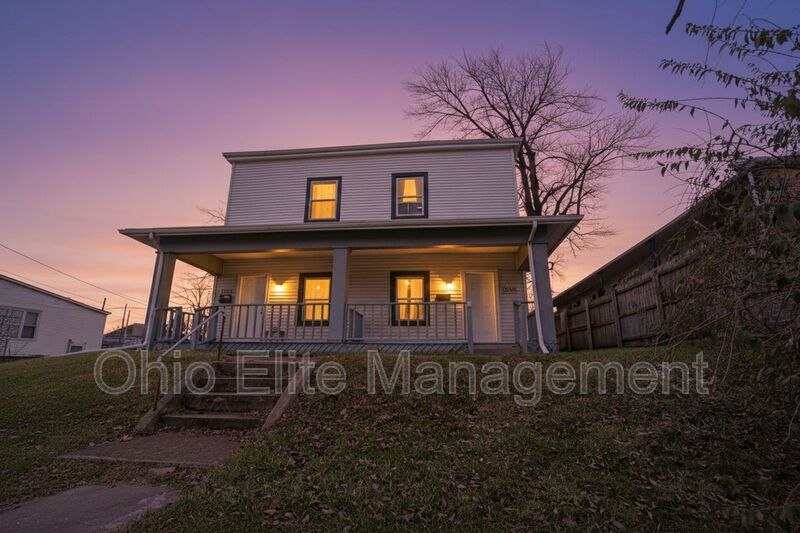 Columbus House: 1999 W Broad St