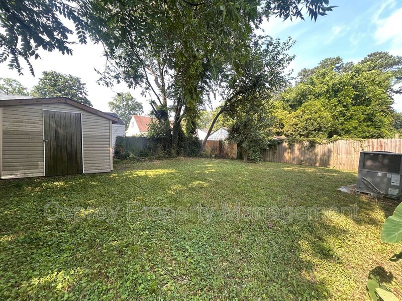 Spacious 4-Bedroom Home W/Sunroom & Large Backyard