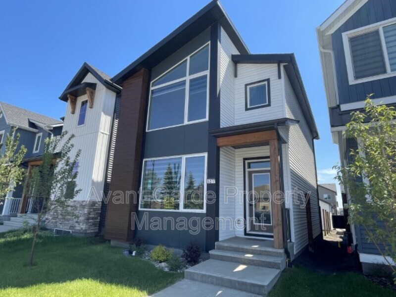 Edmonton House: 5277 Edgemont Blvd Nw