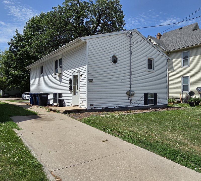 Oshkosh Condo: 1007 Jackson Street - A Lower