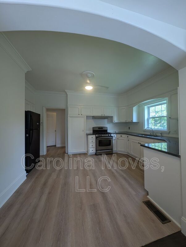Greenville House: 38 Blake St