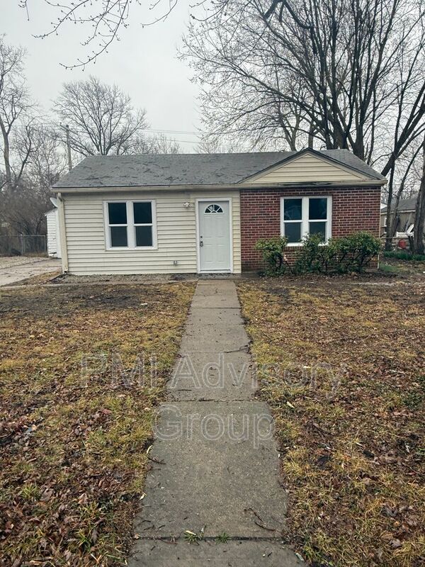 Topeka House: 2328 SW Eveningside Dr