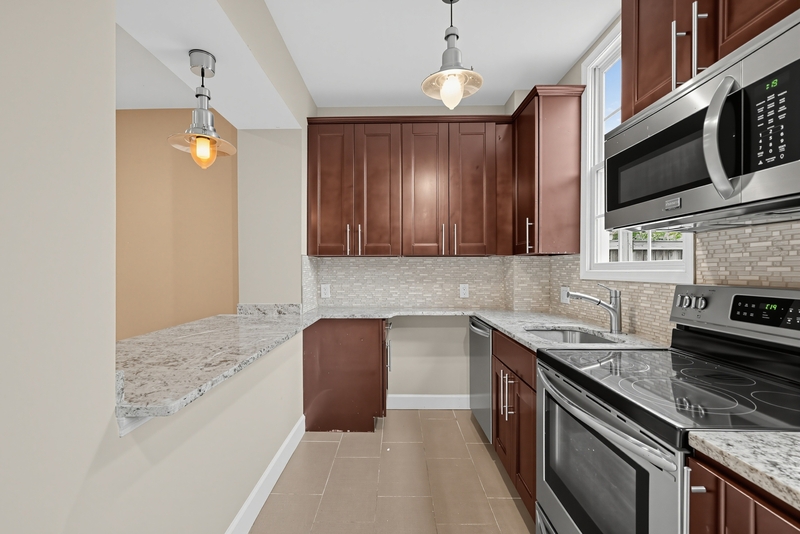 Washington House: 208 T Street Northeast