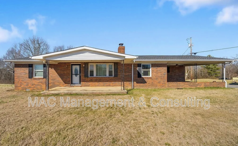 Bloomington Springs House: 4680 South Grundy Quarles Highway