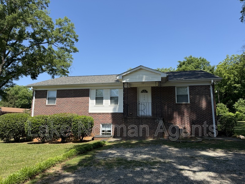 Huntersville Condo: 140 Watkins St